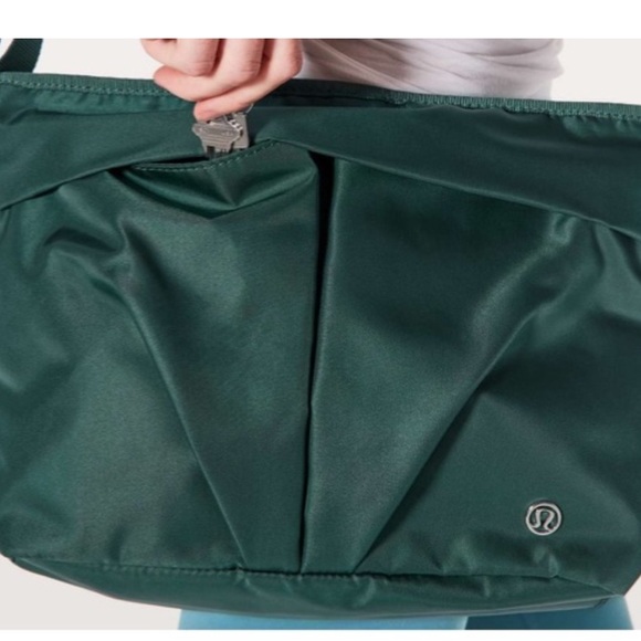 Lululemon Teal City Adventurer Shoulder Bag *7L - Picture 4 of 11